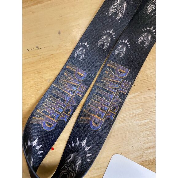 Marvel Black Panther Lanyard with ID Holder & Keychain - Picture 4 of 4